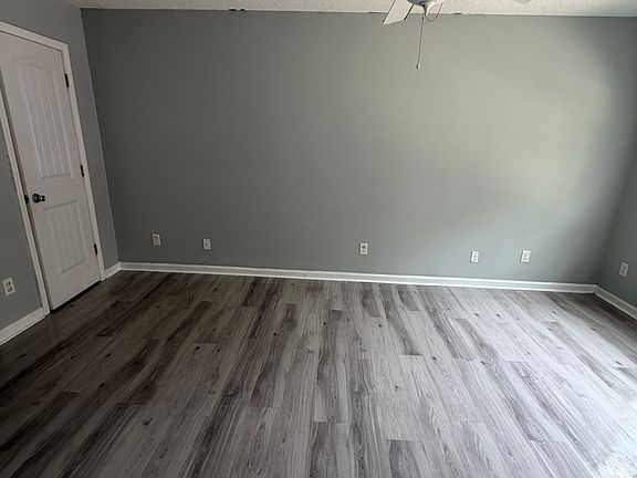 3rd image of 717 Lee Rd