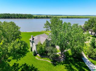 1052 Pebble Beach Dr, Dakota Dunes, SD 57049