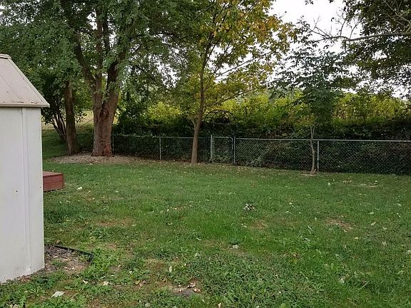 3rd image of 907 W Madison Dr