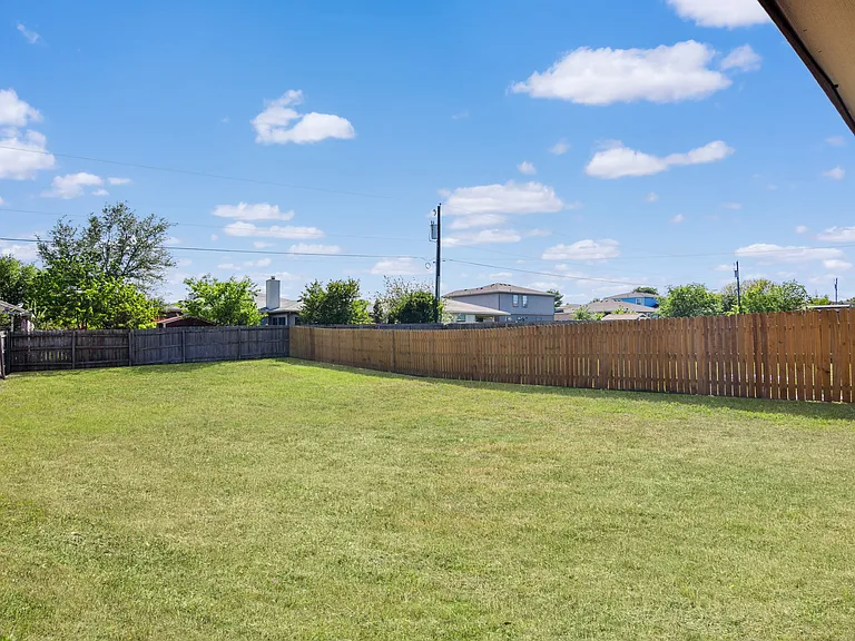 3304 Regency Ct — Photo 22