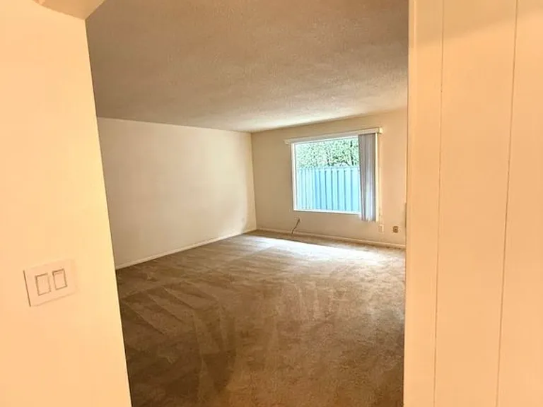 375 NE Elliott Ave #6 — Photo 8