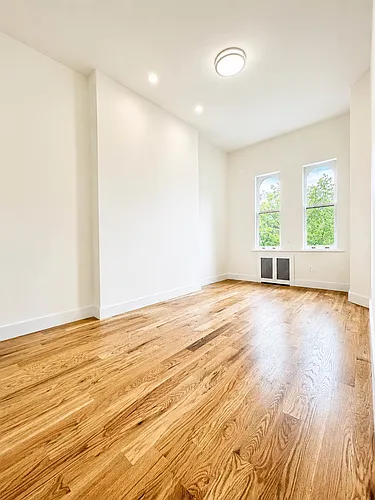 40 W 73rd St #4F Photo 1 40 W 73rd St #4F Photo 1