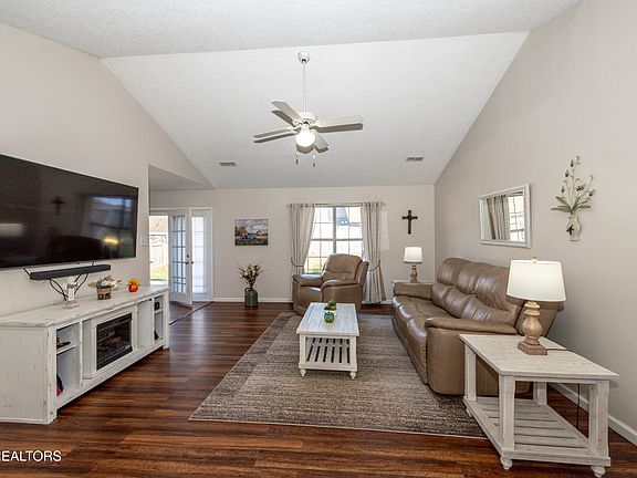 5th image of 2318 Dublin Dr