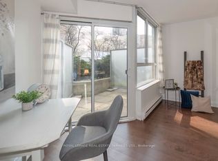 711 Bay St #320, Toronto, ON M5G2J8