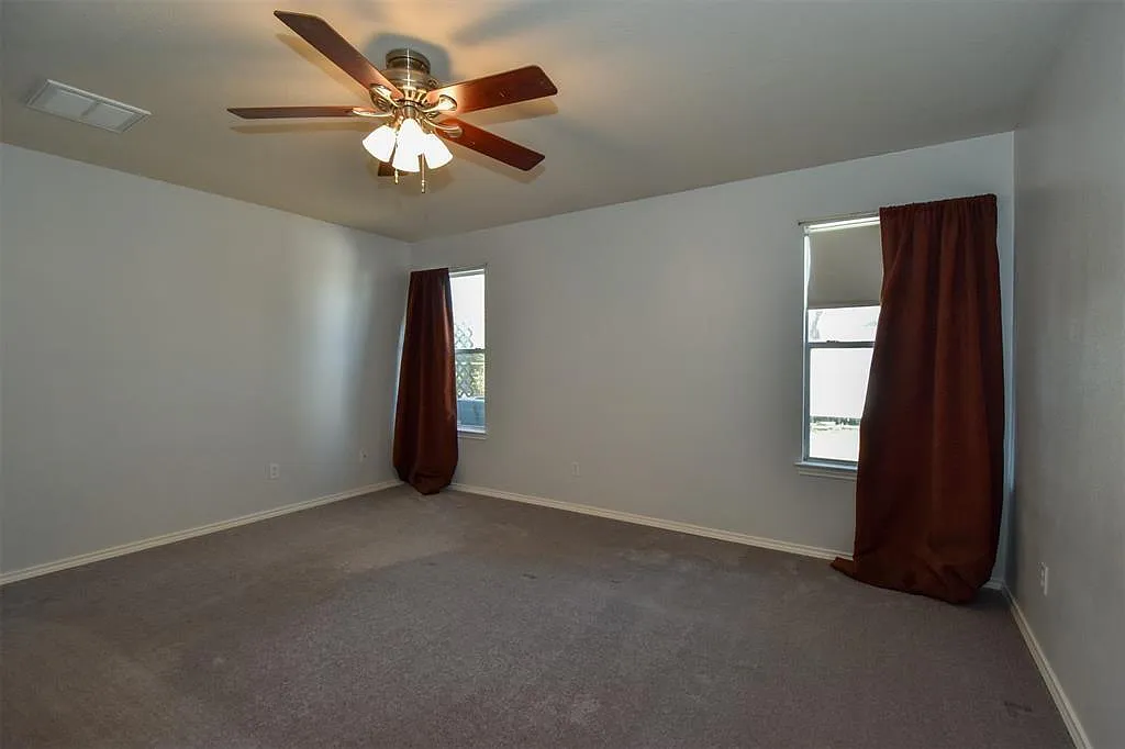 3 bed, 2.0 bath, 1905 sqft, $1,850 — Photo 4