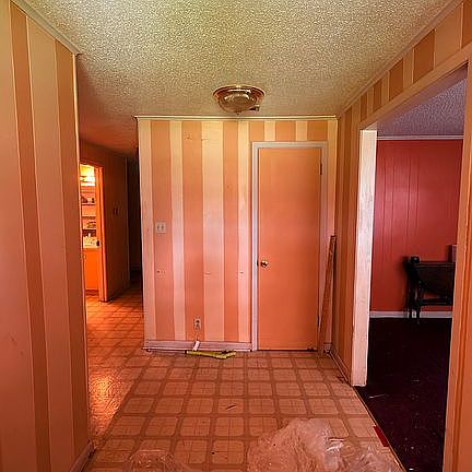 4th image of 2720 N Hutchinson St