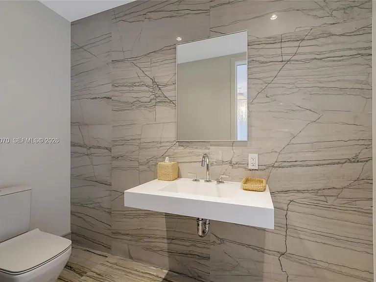 8701 Collins Ave #605 — Photo 28