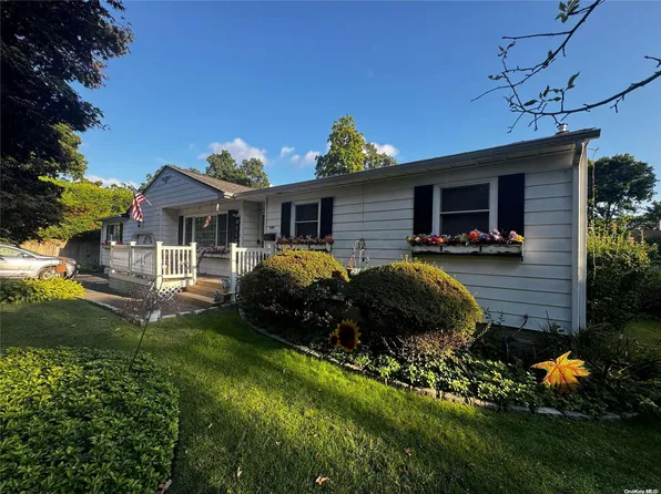 122 7th Street, Saint James, NY 11780