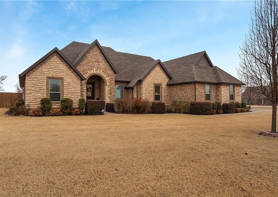 1st image of 382 Claybrook Dr