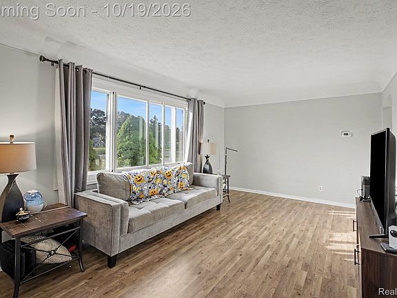 3rd image of 2024 Crescent Lake Rd