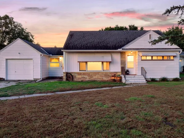 900 Park St S, Fairfax, MN 55332