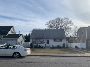 61 Montgomery Ave, Oceanside, NY 11572