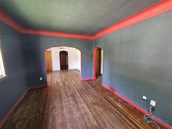 2nd image of 1350 Pere St