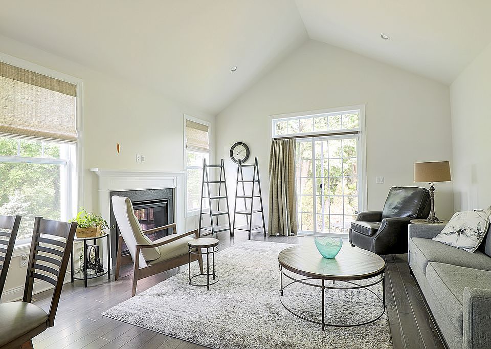2nd image of 5 Hummingbird Way