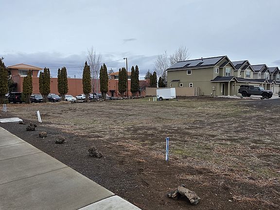 4th image of 62062 Dean Swift Rd