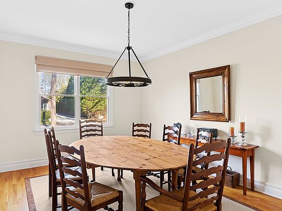 5th image of 18 Cowhill Ln