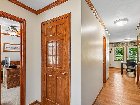4th image of 1014 NE Trilein Dr