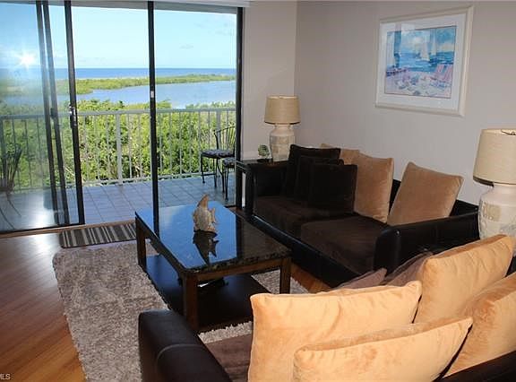 3rd image of 440 Seaview Ct APT 901