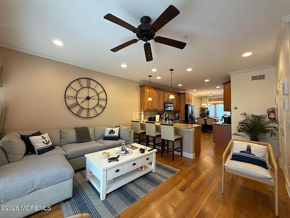 5th image of 21 Blaine Ave Unit 8