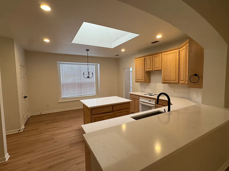1823 Bur Oak Dr — Photo 12
