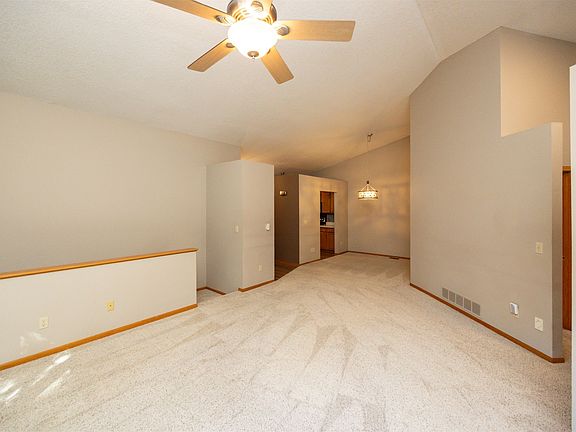 5th image of 212 S 52nd St
