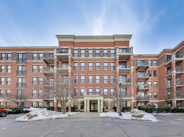 2335 W Belle Plaine Ave APT 306, Chicago, IL 60618