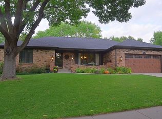 1750 Buckingham Dr, Lincoln, NE 68506