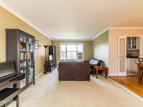 2nd image of 7635 113th St APT 6F