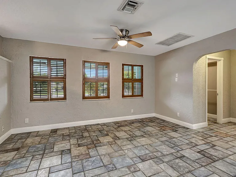 1402 Cormorant Rd — Photo 10
