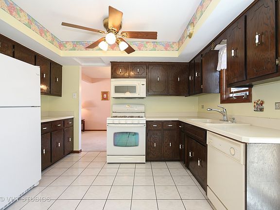 5th image of 8431 Camelia Ln