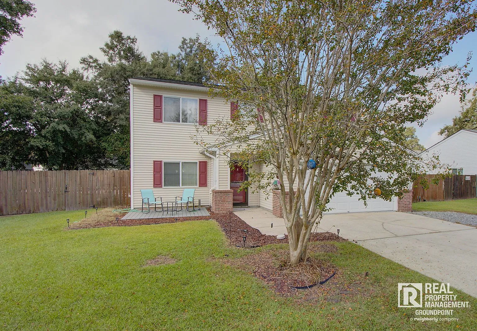 4 bed, 2.5 bath, 1949 sqft, $2,600 — Photo 2