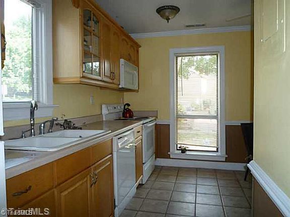4th image of 307 Village Ln