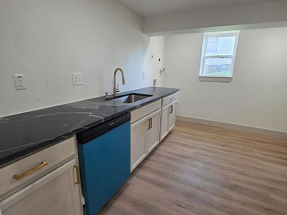4th image of 815B N Wilson Ave
