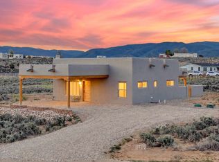22 Calle Retiro, Ranchos de Taos, NM 87557