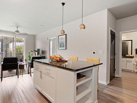 5th image of 1034 W Eastland Ave #132