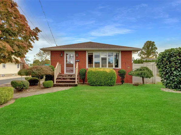 33 Meade Avenue, Bethpage, NY 11714