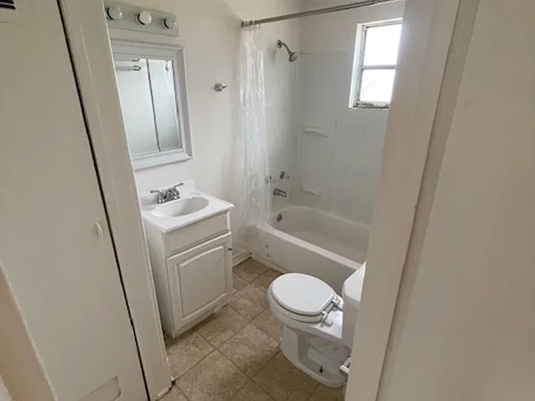 2814 W Shady Shores Rd — Photo 5