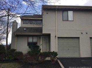 8 Devon Ct, Nanuet, NY 10954