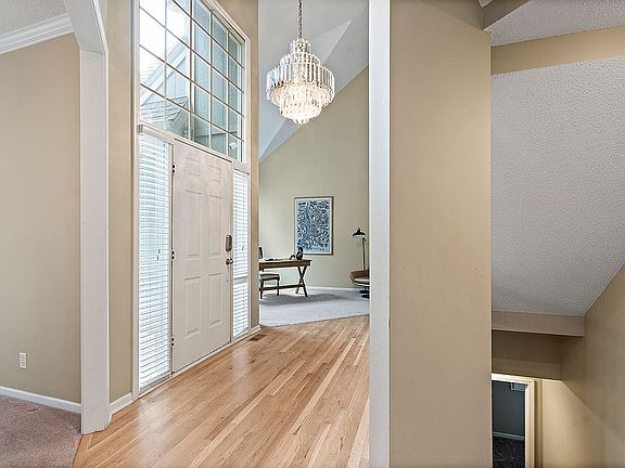 3rd image of 15805 Ash Ln
