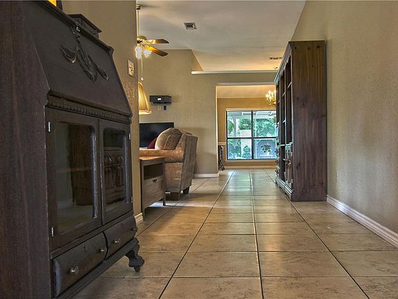 2nd image of 305 Pinnacle Dr
