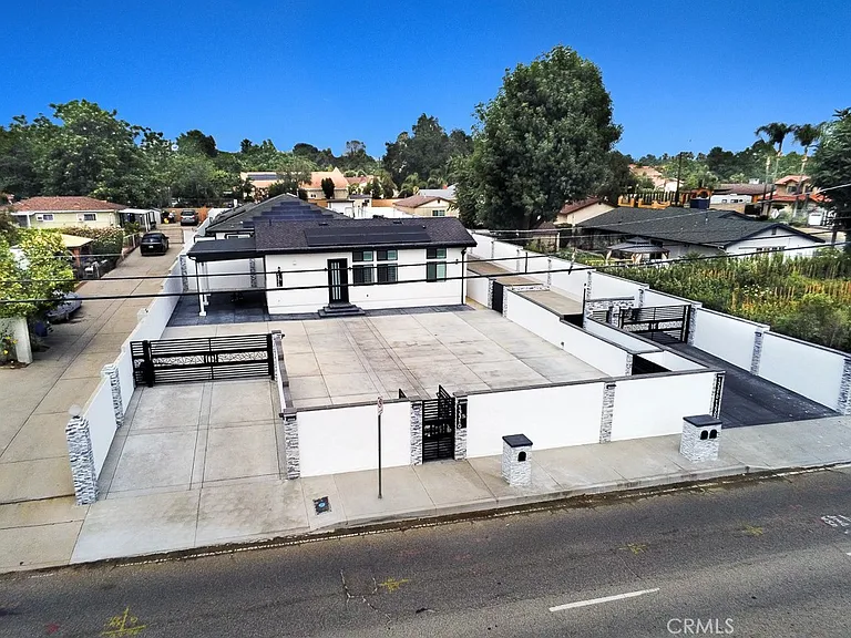 13310 1/2 Glenoaks Blvd — Photo 7