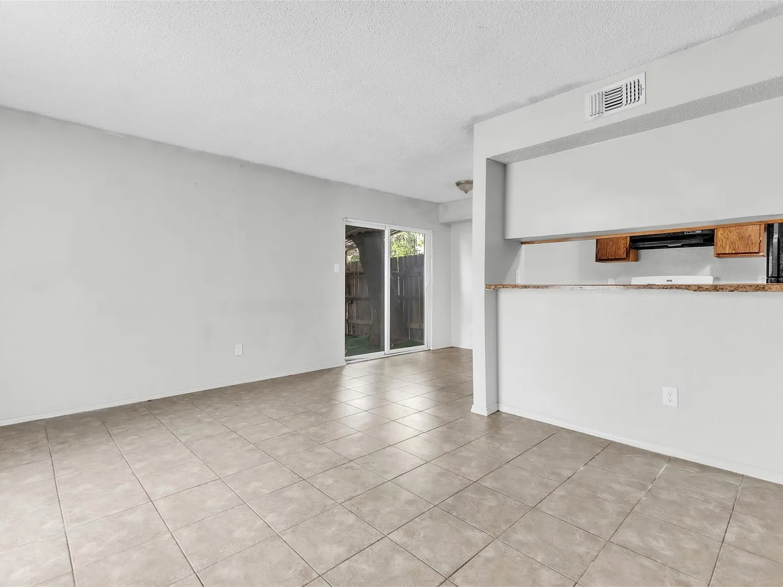 2 bed, 1.5 bath, 800 sqft, $1,100 — Photo 1