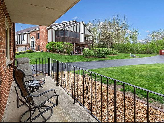 5th image of 9933 Treetop Dr APT 1E