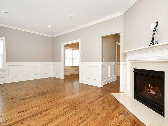 4th image of 146 Crotona Ave