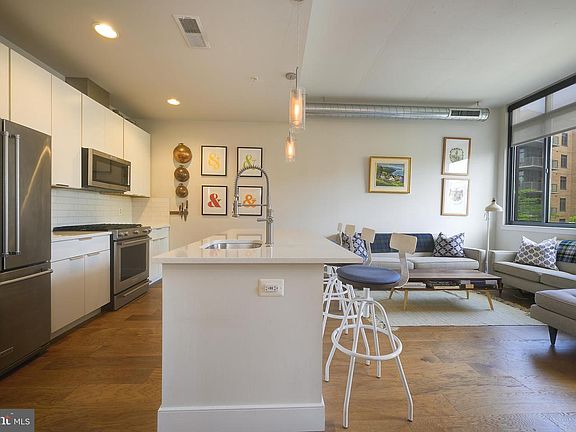 5th image of 2000 Clarendon Blvd #303
