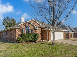 308 Parkview Dr, Saginaw, TX 76179