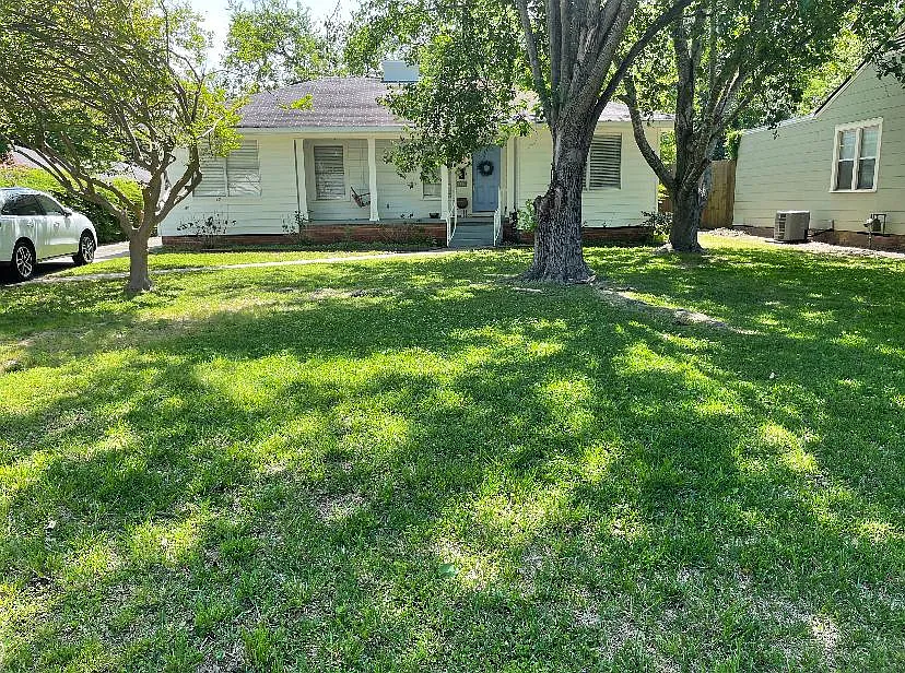 3 bed, 1700 sqft, $2,050 — Photo 1