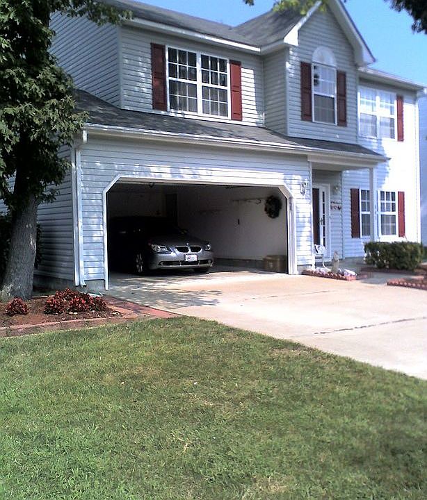 1st image of 843 Holbrook Dr