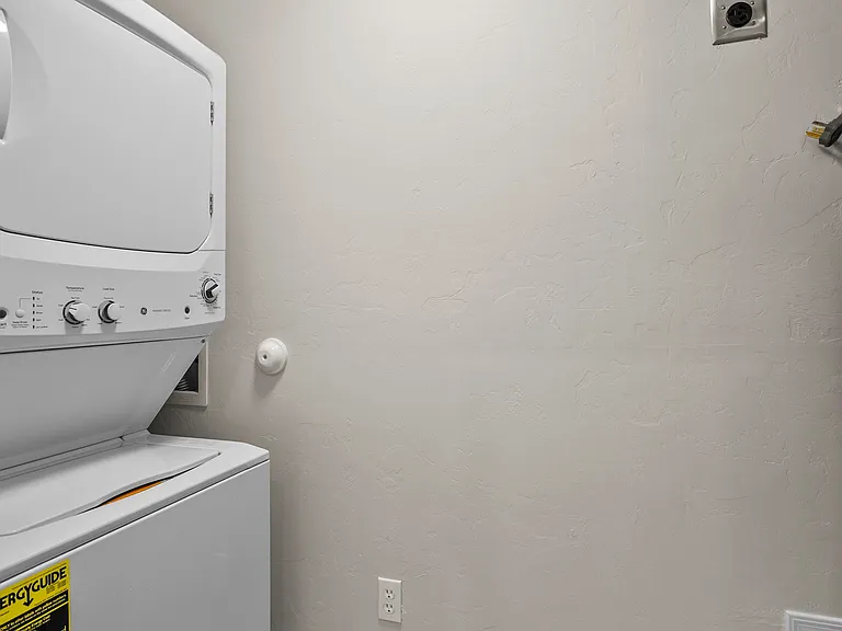 1601 Golden Gate Way — Photo 11