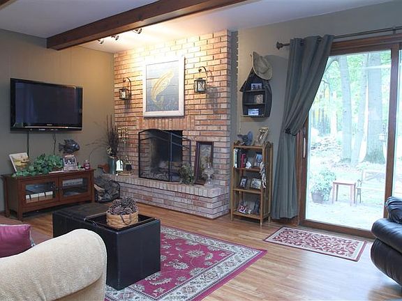 4th image of 4001 Hemlock Dr